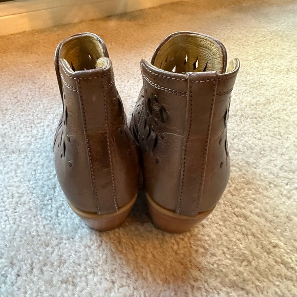 Ariat Studded Dixon Ankle Boots Ash Brown - Picture 5 of 5